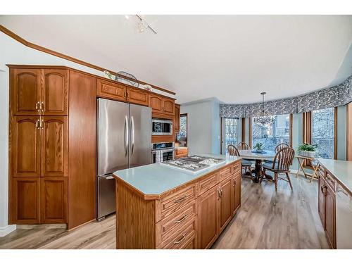 99 Hampshire Close Nw, Calgary, AB - Indoor Photo Showing Kitchen