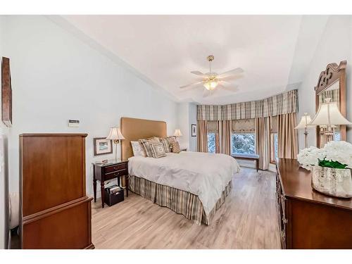 99 Hampshire Close Nw, Calgary, AB - Indoor Photo Showing Bedroom