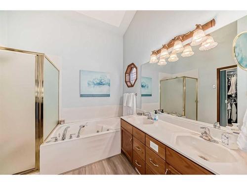 99 Hampshire Close Nw, Calgary, AB - Indoor Photo Showing Bathroom