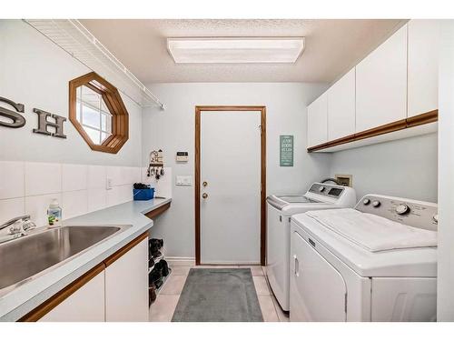 99 Hampshire Close Nw, Calgary, AB - Indoor Photo Showing Laundry Room