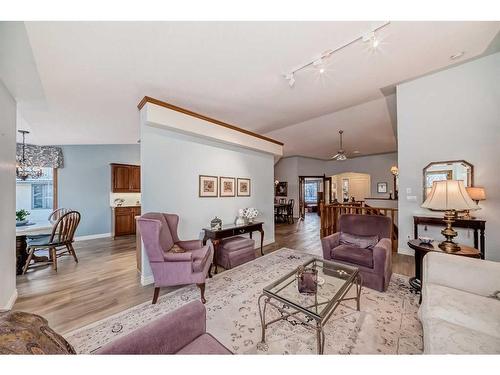 99 Hampshire Close Nw, Calgary, AB - Indoor Photo Showing Living Room