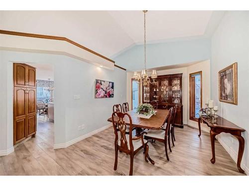 99 Hampshire Close Nw, Calgary, AB - Indoor Photo Showing Dining Room