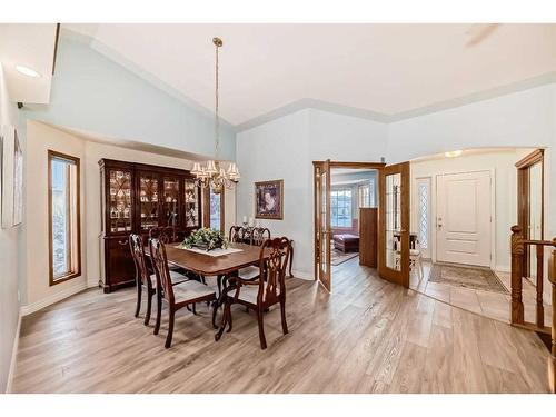 99 Hampshire Close Nw, Calgary, AB - Indoor Photo Showing Dining Room