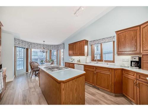 99 Hampshire Close Nw, Calgary, AB - Indoor Photo Showing Kitchen