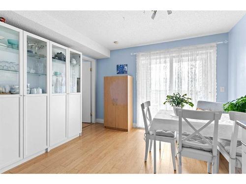 3420-1620 70 Street Se, Calgary, AB - Indoor Photo Showing Dining Room