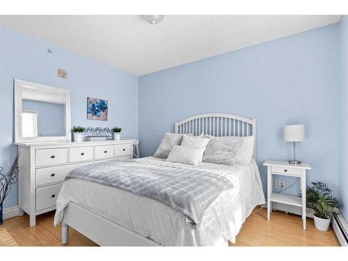 3420-1620 70 Street Se, Calgary, AB - Indoor Photo Showing Bedroom