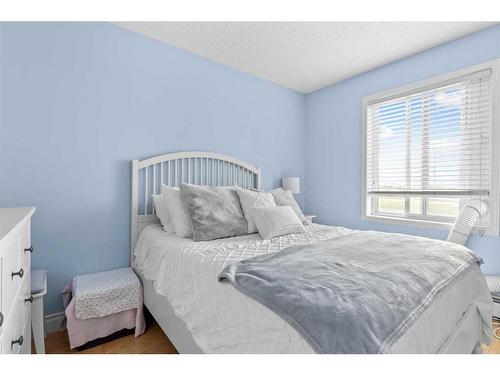 3420-1620 70 Street Se, Calgary, AB - Indoor Photo Showing Bedroom