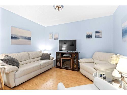 3420-1620 70 Street Se, Calgary, AB - Indoor Photo Showing Living Room