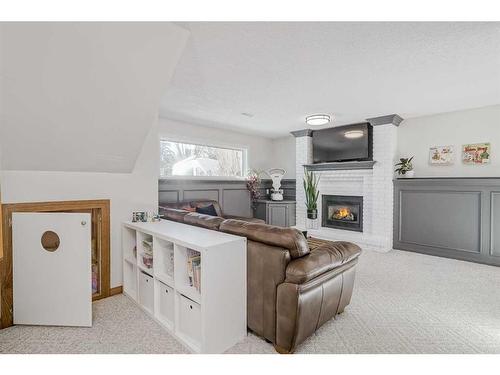 8460 61 Avenue Nw, Calgary, AB - Indoor Photo Showing Living Room With Fireplace