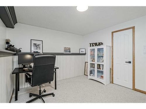 8460 61 Avenue Nw, Calgary, AB - Indoor Photo Showing Office