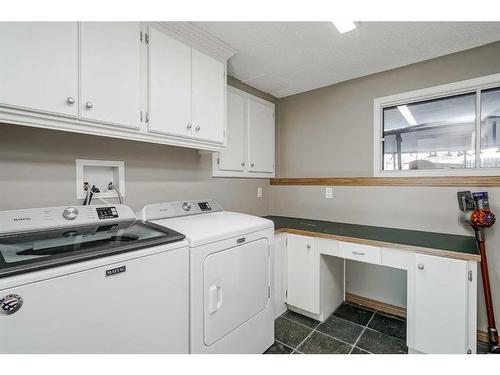 8460 61 Avenue Nw, Calgary, AB - Indoor Photo Showing Laundry Room