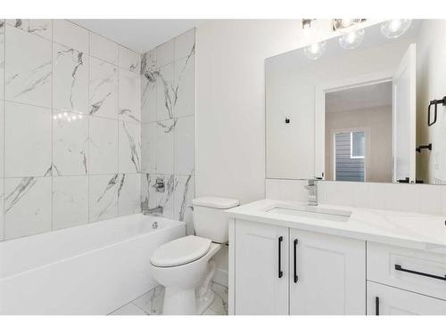 710 Mandalay Boulevard, Carstairs, AB - Indoor Photo Showing Bathroom