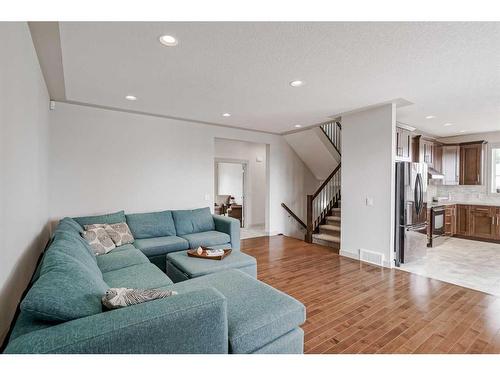 3830 Centre A Street Ne, Calgary, AB - Indoor Photo Showing Living Room