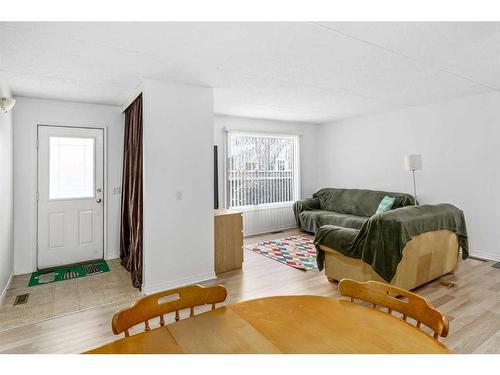 108-2200 Woodview Drive Sw, Calgary, AB - Indoor Photo Showing Living Room