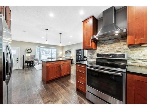 27 Deermoss Bay Se, Calgary, AB - Indoor Photo Showing Kitchen