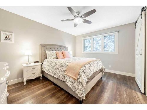 27 Deermoss Bay Se, Calgary, AB - Indoor Photo Showing Bedroom