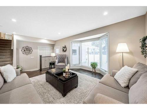 27 Deermoss Bay Se, Calgary, AB - Indoor Photo Showing Living Room