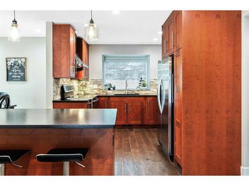 27 Deermoss Bay Se, Calgary, AB - Indoor Photo Showing Kitchen