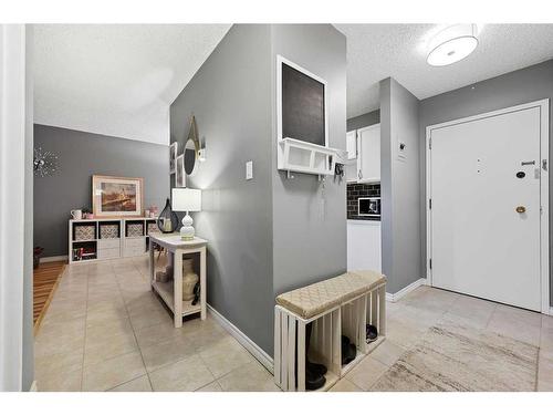 330-820 89 Avenue Sw, Calgary, AB - Indoor Photo Showing Other Room