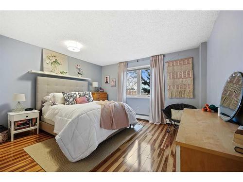 330-820 89 Avenue Sw, Calgary, AB - Indoor Photo Showing Bedroom