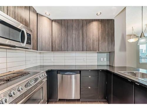 603-788 12 Avenue Sw, Calgary, AB - Indoor Photo Showing Kitchen With Stainless Steel Kitchen With Upgraded Kitchen