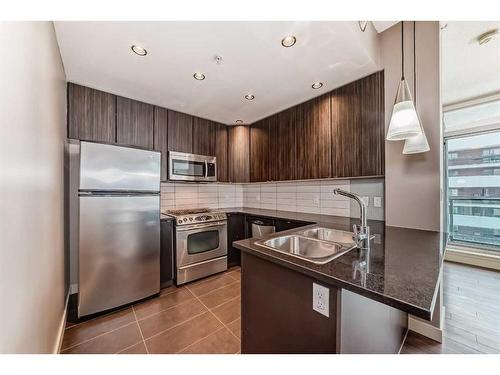 603-788 12 Avenue Sw, Calgary, AB - Indoor Photo Showing Kitchen With Stainless Steel Kitchen With Double Sink