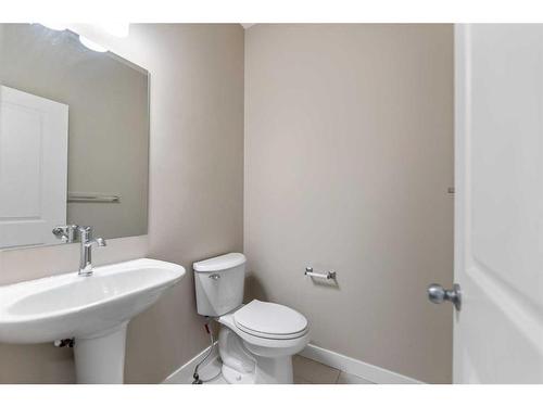 833 Nolan Hill Boulevard Nw, Calgary, AB - Indoor Photo Showing Bathroom