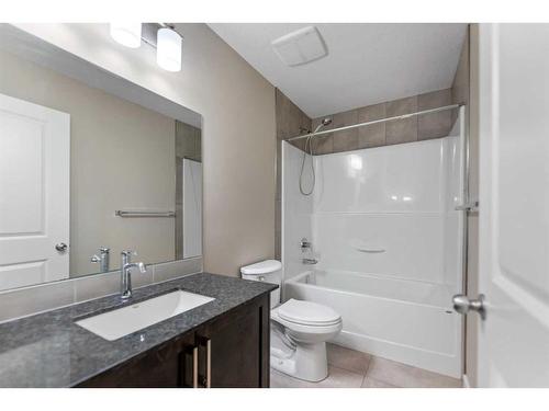 833 Nolan Hill Boulevard Nw, Calgary, AB - Indoor Photo Showing Bathroom