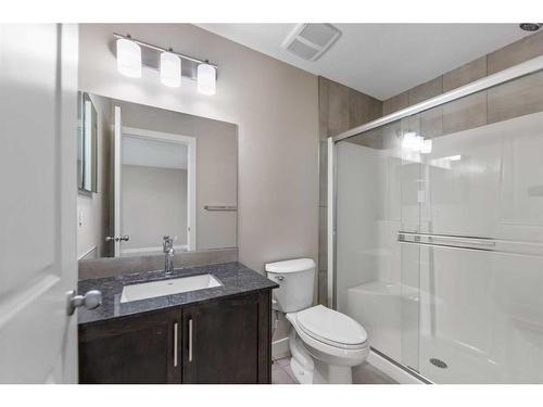 833 Nolan Hill Boulevard Nw, Calgary, AB - Indoor Photo Showing Bathroom