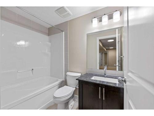 833 Nolan Hill Boulevard Nw, Calgary, AB - Indoor Photo Showing Bathroom