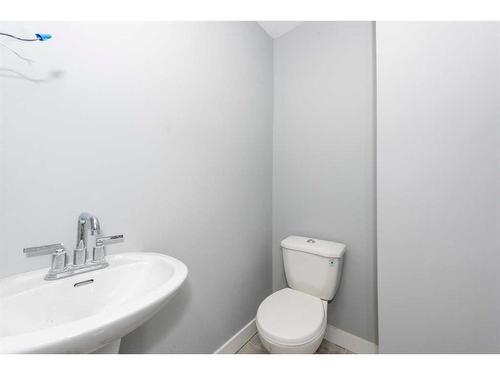 808 Mcneill Road Ne, Calgary, AB - Indoor Photo Showing Bathroom