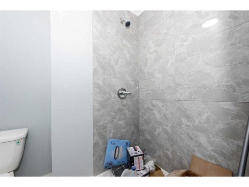 808 Mcneill Road Ne, Calgary, AB - Indoor Photo Showing Bathroom