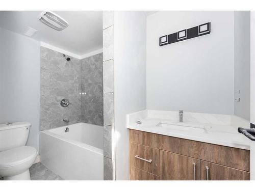 808 Mcneill Road Ne, Calgary, AB - Indoor Photo Showing Bathroom