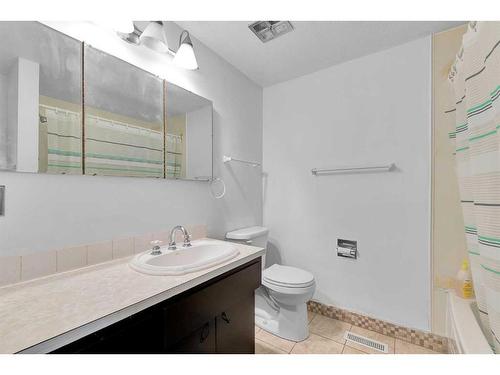 110 Hunterbrook Place Nw, Calgary, AB - Indoor Photo Showing Bathroom