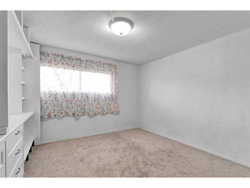 110 Hunterbrook Place Nw, Calgary, AB - Indoor Photo Showing Other Room