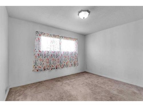 110 Hunterbrook Place Nw, Calgary, AB - Indoor Photo Showing Other Room