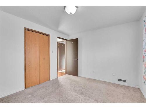 110 Hunterbrook Place Nw, Calgary, AB - Indoor Photo Showing Other Room