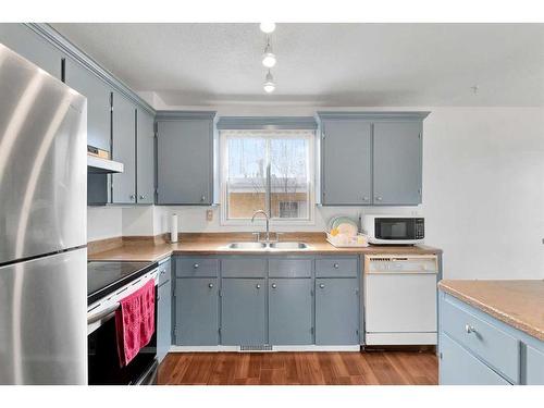 110 Hunterbrook Place Nw, Calgary, AB - Indoor Photo Showing Kitchen With Double Sink