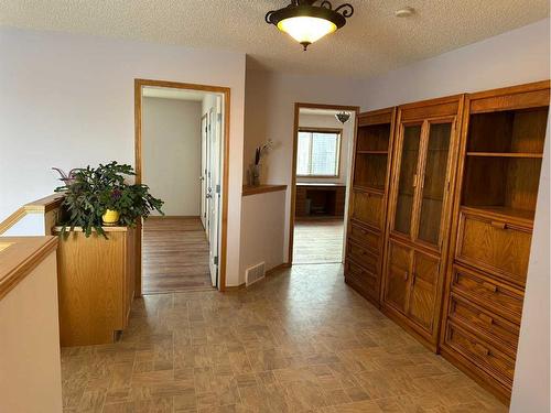 166 Cimarron Park Circle, Okotoks, AB - Indoor Photo Showing Other Room