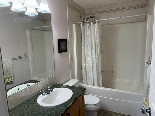 166 Cimarron Park Circle, Okotoks, AB - Indoor Photo Showing Bathroom