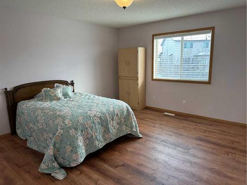 166 Cimarron Park Circle, Okotoks, AB - Indoor Photo Showing Bedroom