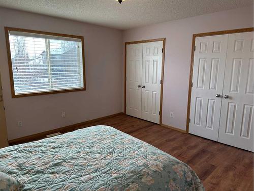 166 Cimarron Park Circle, Okotoks, AB - Indoor Photo Showing Bedroom