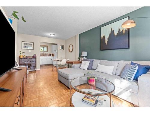 378-1620 8 Avenue Nw, Calgary, AB - Indoor Photo Showing Living Room