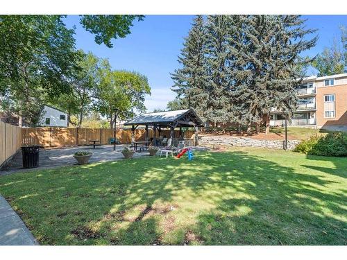 378-1620 8 Avenue Nw, Calgary, AB - Outdoor With Backyard