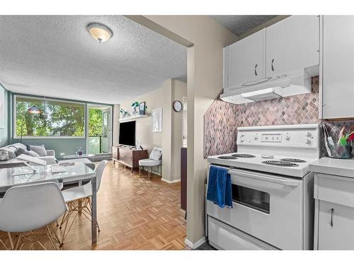 378-1620 8 Avenue Nw, Calgary, AB - Indoor Photo Showing Kitchen