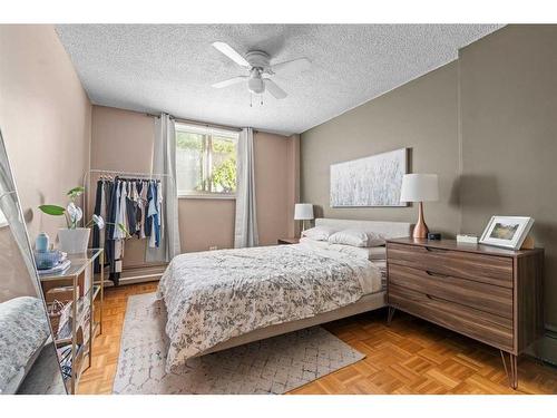 378-1620 8 Avenue Nw, Calgary, AB - Indoor Photo Showing Bedroom