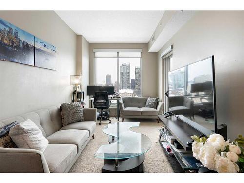 806-1320 1 Street Se, Calgary, AB - Indoor Photo Showing Living Room