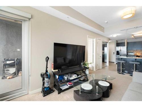 806-1320 1 Street Se, Calgary, AB - Indoor Photo Showing Living Room