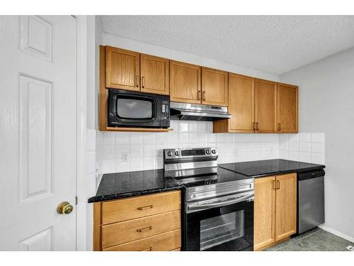 256 Oakmere Place, Chestermere, AB - Indoor Photo Showing Kitchen