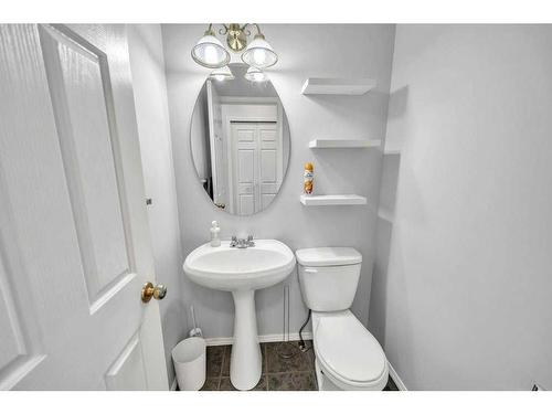 256 Oakmere Place, Chestermere, AB - Indoor Photo Showing Bathroom